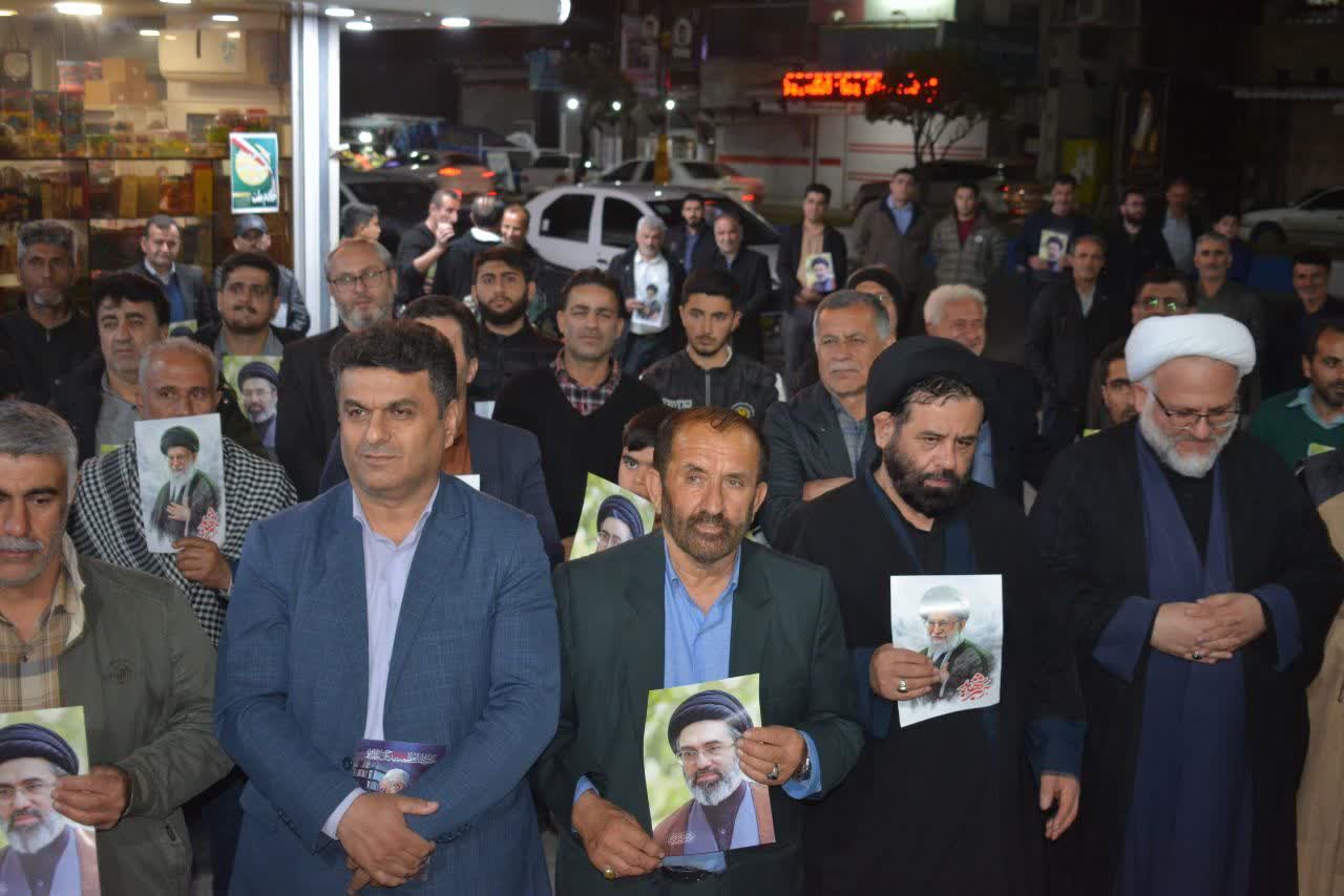 شامگاه پنجاه و چهارمین شب وصال با رهبر معظم انقلاب تجمع مردم ولایتمدار بخش حویق در پنجاه وچهارمین شامگاه بیعت با رهبرمعظم انقلاب شکستی مجدد برای دشمنان ایران بود